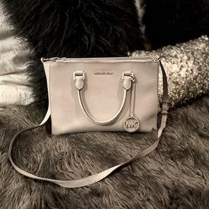 Michael Kors medium Selma in pearl gray